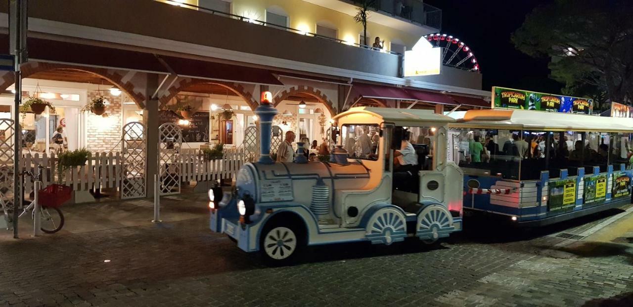 Hotel Stella D'Oro Lido di Jesolo Bagian luar foto